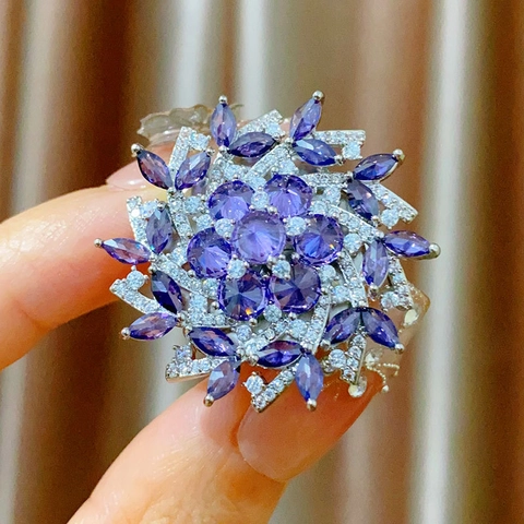 Luxury Purple Zircon Snowflake Flower Magnetic Brooch For Women Elegant Copper Micro Inlaid Rhinestone Corsage Brooch Jewelry Gift