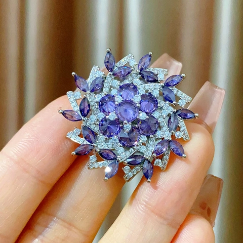 Luxury Purple Zircon Snowflake Flower Magnetic Brooch For Women Elegant Copper Micro Inlaid Rhinestone Corsage Brooch Jewelry Gift