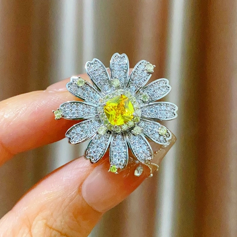 Elegante Broche Magnético de Margarita de Cobre con Zirconia y Piedra Amarilla Cuadrada para Mujer Joyería de Boda