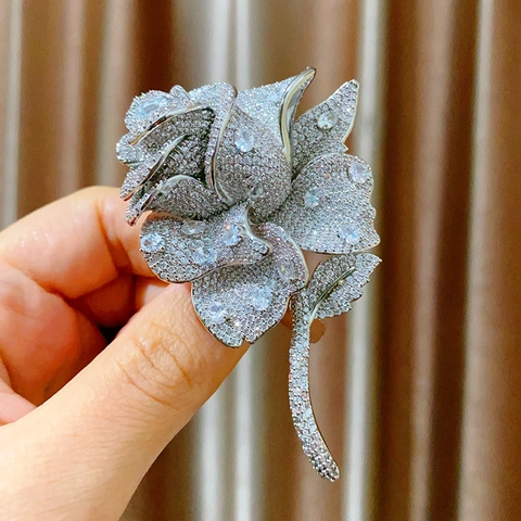 Luxury Copper Zirconia Rose Flower Brooch Pin For Women Wedding Banquet Party Accessories Elegant Rhinestone Floral Corsage Jewelry Gift