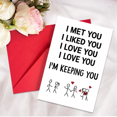 Set Biglietti Auguri Illustrazione Omini Con Buste Rosse Scritta Romantica per San Valentino Anniversario Regalo