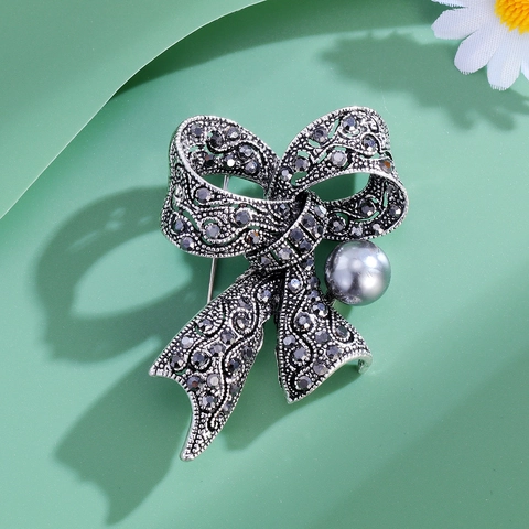 Broche de Lazo de Aleación Vintage con Strass para Mujer Elegante Diseño Floral Hueco con Perla Artificial de Imitación Gris para Joyas