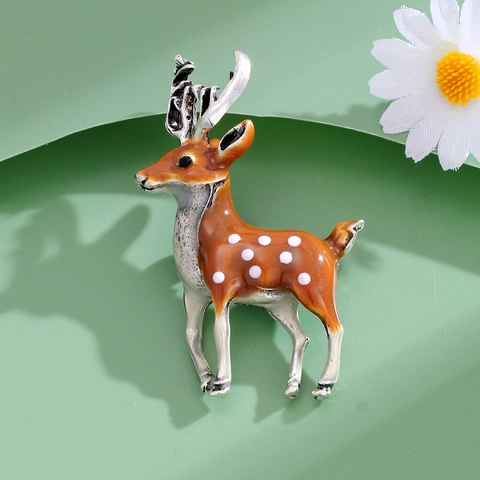 Broche Cerf Sika Tacheté en Alliage Émail Vintage pour Femme Haute Qualité Reenne Animal Épingle de Revers Bijoux Cadeau de Noël