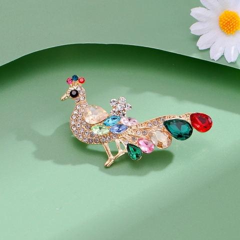 Luxury Alloy Peacock Brooch For Women Rhinestone Glass Animal Breastpin Fashion Jewelry Clothing Pin Gift