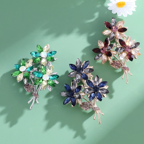 Broche de Ramo de Flores de Cristal de Aleación Vintage para Mujer Elegante Alfiler Floral de Strass Accesorio de Ropa de Banquete de Boda