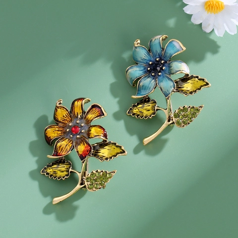 Vintage Alloy Flower Brooch For Women Elegant Enamel Drip Oil Rhinestone Floral Pin Fashion Jewelry Accessory Gift