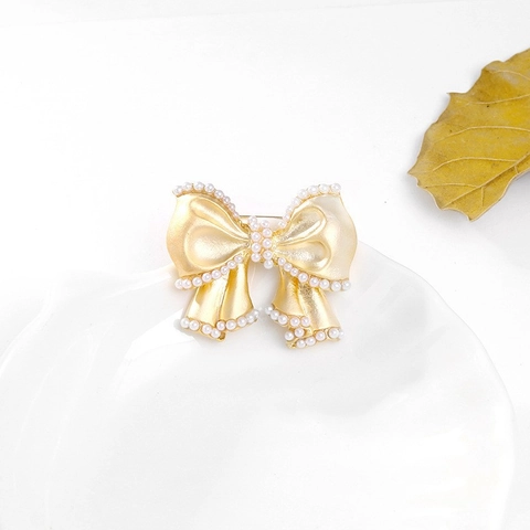 Spilla a Fiocco in Lega Oro Opaco Vintage Con Bordo in Künstliche Perle Bianche Elegante Spilla da Balia per Completo Donna Accessori Quotidiani Festa