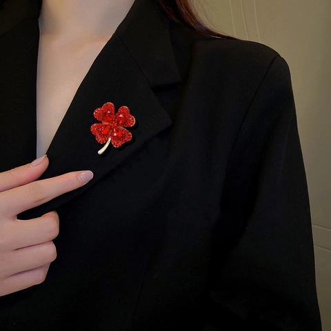 Luxury Alloy Rhinestone Four Leaf Clover Brooch Pin For Women Men Vintage Green Red Crystal Brooch Fashion Jewelry Gift