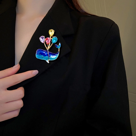 Cute Cartoon Whale Balloon Brooch Alloy Enamel Gradient Blue Pin With Rhinestone Water Drop Gems For Women Girls Jewelry Accessories
