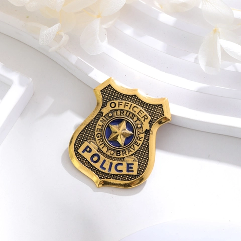 Vintage Zinc Alloy Police Badge Brooch Gold Shield Shape Star Enamel Pin Costume Halloween Party Accessories For Men Women