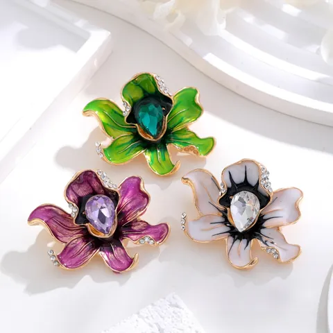 Exquisite Enamel Tulip Flower Brooch For Women Alloy Rhinestone Elegant Suit Pin For Coat Vintage Fashion Floral Jewelry Gift