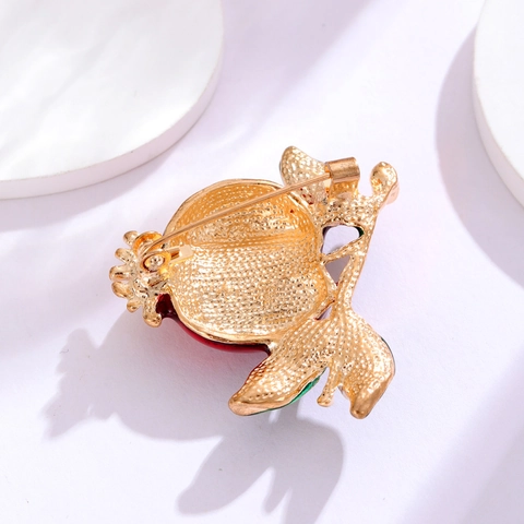 Elegant Alloy Enamel Pomegranate Brooch Pin Fruit Flower Breastpin For Women Men Suit Sweater Accessories Fashion Jewelry
