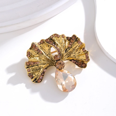 Vintage Ginkgo Leaf Brooch Antique Gold Plated Alloy Rhinestone Crystal Pin Elegant Jewelry For Women Men Banquet Gift