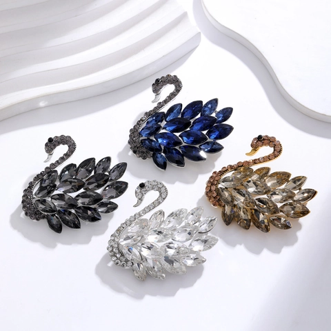 Elegant Alloy Zirconia Swan Brooch Pin For Women Fashion Animal Rhinestone Crystal Suit Sweater Lapel Pin Jewelry Gift