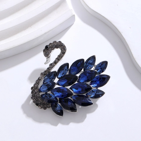 Elegant Alloy Zirconia Swan Brooch Pin For Women Fashion Animal Rhinestone Crystal Suit Sweater Lapel Pin Jewelry Gift