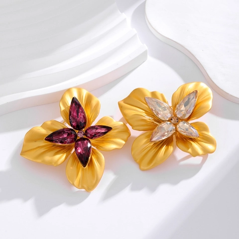 Vintage Matte Gold Flower Brooch With Rhinestone Crystal For Women Luxury Alloy Clover Camellia Floral Corset Pin Jewelry