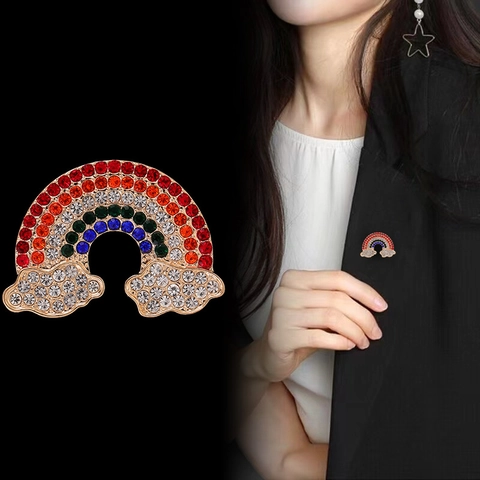 Dolce Spilla a Forma di Nuvola Arcobaleno Giapponese in Lega di Zinco con Strass per Maglione Cardigan Gioielli di Moda Regalo per Donna