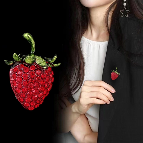 Koreanische Mode Legierung Strass Erdbeere Brosche Rot Grün Emaille Frucht Brustnadel Für Hemd Anzug Damen Schmuck