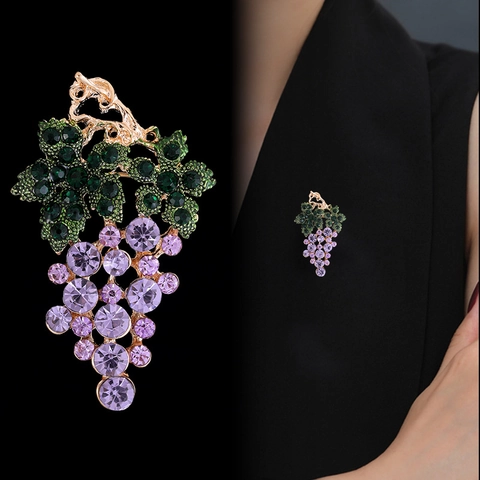 Elegante Broche de Uva de Aleación con Strass para Mujer Moda Forma de Fruta Cristal Pin de Solapa Chapado en Oro Joyería para Banquetes Fiestas