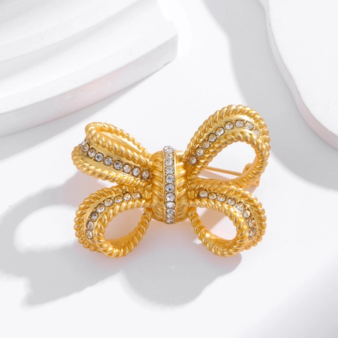 Vintage Gold Bow Brooch With Rhinestones 3D Twisted Rope Design Elegant High-End Corsage For Women Coat Suit Accessory