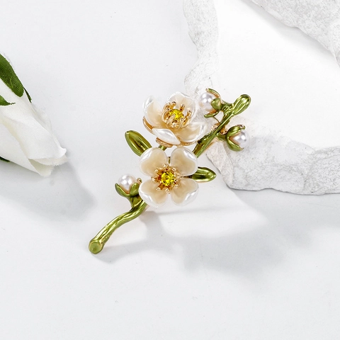 Elegante Broche de Flor de Magnolia de Aleación Con Hoja de Esmalte Diamante de Imitación Perla Artificial Alfiler de Ramillete Floral