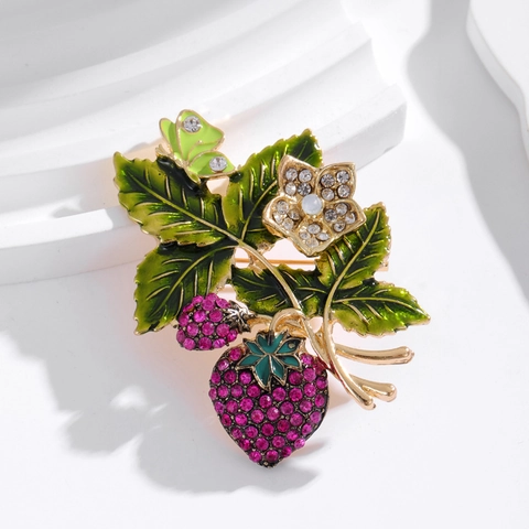Vintage Zinc Alloy Strawberry Brooch With Rhinestone Enamel Butterfly Flower Leaf Pin For Women Luxury Fashion Fruit Jewelry