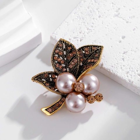 Vintage Alloy Leaf Brooch With Champagne Artificial Pearl And Brown Rhinestone Elegant Floral Plant Pin For Women Wedding Party Jewelry