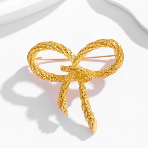 Vintage Goud Strik Broche Voor Vrouwen Elegante Legering Gedraaide Touw Textuur Pak Speld Retro Lint Ontwerp Mode Sieraden