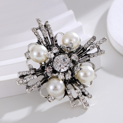 Vintage Legering Kruis Brosje Met Witte Nep Kunstparels En Strass Barok Paleisstijl Zilveren Pin Voor Dames Jas Sieraden