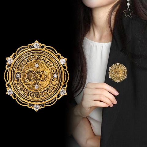 Vintage Round Gold Brooch For Women Alloy Rhinestone Letter A Design For Suit Coat Elegant Fashion Jewelry Pin Accessory