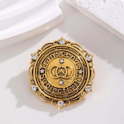 Vintage Round Gold Brooch For Women Alloy Rhinestone Letter A Design For Suit Coat Elegant Fashion Jewelry Pin Accessory