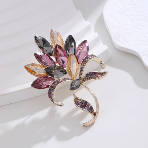 Luxury Alloy Crystal Flower Brooch For Women Vintage Rhinestone Bouquet Corset Pin For Suits Wedding Banquet Jewelry