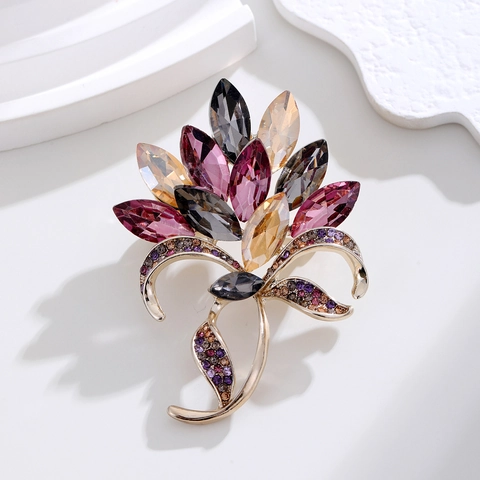 Luxury Alloy Crystal Flower Brooch For Women Vintage Rhinestone Bouquet Corset Pin For Suits Wedding Banquet Jewelry