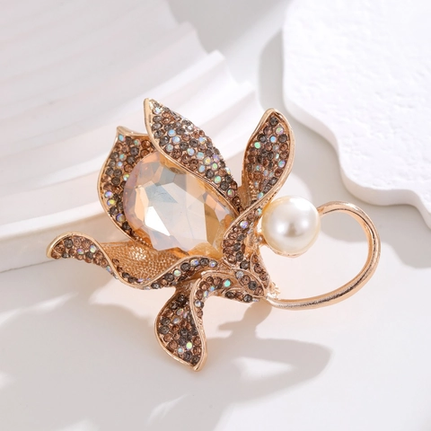 Luxury Gold Alloy Orchid Flower Brooch For Women With Amber Crystal Rhinestones And Pearl Elegant Suit Pin For Banquet Wedding Party Accessory