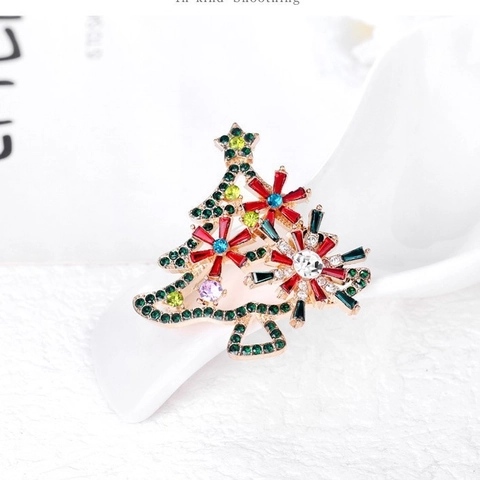 Fashion Alloy Rhinestone Christmas Tree Brooch Pin For Women Men Colorful Crystal Festive Clothing Accessory Jewelry Gift