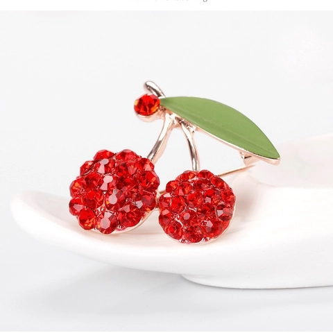Lussuosa Spilla a Ciliegia Rossa in Lega con Strass per Donna Spilla a Frutta di Alta Qualità Elegante Foglia in Smalto