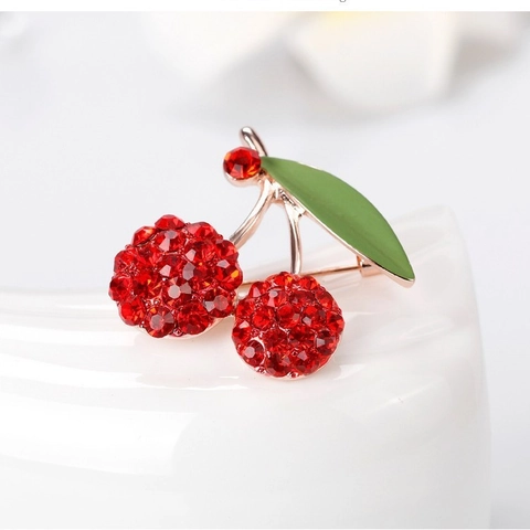 Lussuosa Spilla a Ciliegia Rossa in Lega con Strass per Donna Spilla a Frutta di Alta Qualità Elegante Foglia in Smalto