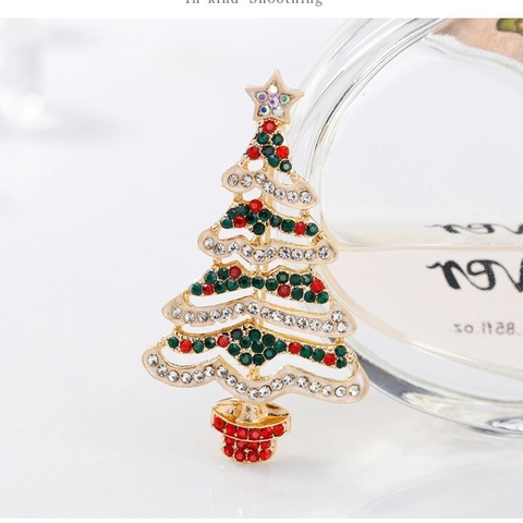 Luxury Gold Plated Zinc Alloy Christmas Tree Brooch With Red Green Clear Rhinestone Pins Festive Holiday Women Jewelry Gifts