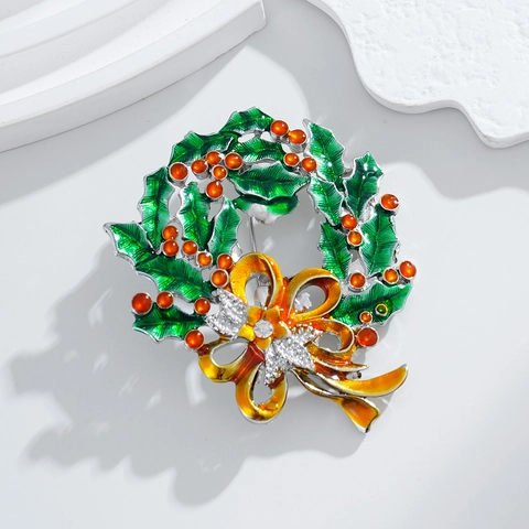 Christmas Wreath Brooch Pin Alloy Enamel Holly Leaf Red Berry Bowknot Rhinestone Inlaid Festive Xmas Jewelry For Women Gifts