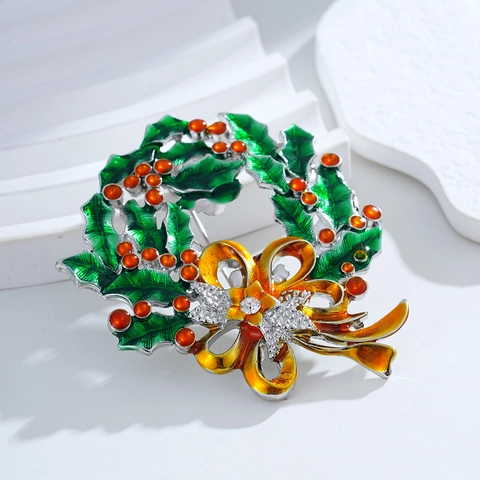 Christmas Wreath Brooch Pin Alloy Enamel Holly Leaf Red Berry Bowknot Rhinestone Inlaid Festive Xmas Jewelry For Women Gifts