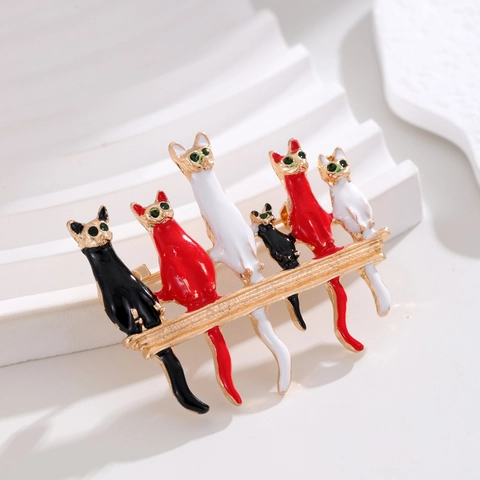 Spilla Gatto Smaltata Cartone Animato Creativa in Lega Con Strass Spilla Animale Gioielli di Moda Per Donna Vestiti