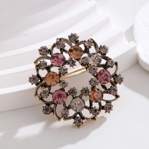 Luxus Vintage Legierung Strass Blume Girlande Brosche Mehrfarbige Kristall Hohl Runde Korsage Anstecknadel Für Damen Hochzeit Bankett Schmuck