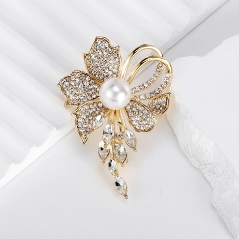Luxury Alloy Flower Brooch With Pearl Tassel Rhinestone Inlaid Elegant Vintage Pin For Women Wedding Party Dress Jewelry