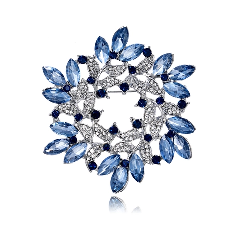 Vintage Blue Crystal Wreath Brooch For Women Light Luxury Hollow Zinc Alloy Rhinestone Floral Pin Corsage Fashion Jewelry