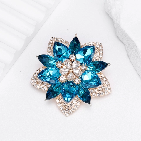 Elegant Flower Brooch For Women Luxury Alloy Rhinestone Glass Floral Breastpin For Wedding Banquet Fashion Jewelry Accessory