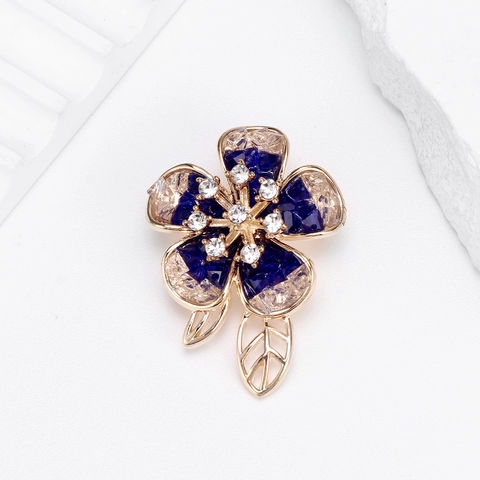 Französisch Elegante Kamelie Blume Brosche Legierung Strass Kristall Floral Pin Für Damen Hochzeit Bankett Party Schmuck Zubehör