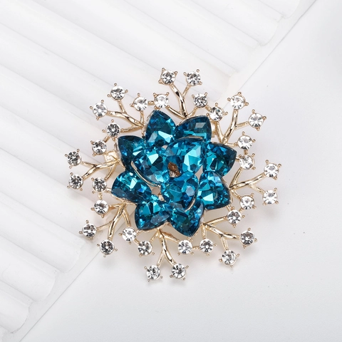 Lussuosa Spilla a Fiore di Cristallo per Donna Elegante in Lega con Strass Intarsiati a Cuore Pietra Blu per Festa Banchetto