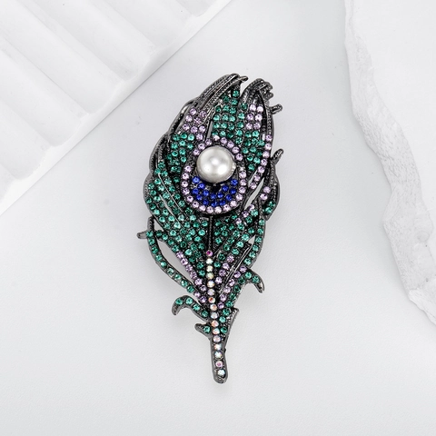 Vintage Luxury Peacock Feather Brooch For Women Alloy Rhinestone Inlaid Artificial Pearl Corset Pin For Suit Cheongsam Clothing Accessories Jewelry Gift