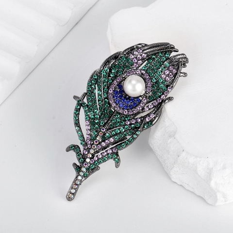 Vintage Luxury Peacock Feather Brooch For Women Alloy Rhinestone Inlaid Artificial Pearl Corset Pin For Suit Cheongsam Clothing Accessories Jewelry Gift