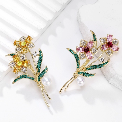 Elegant Luxury Flower Bouquet Brooch Pin With Rhinestone And Pearl Gold Alloy Vintage Floral Breastpin For Women Banquet Wedding Accessories